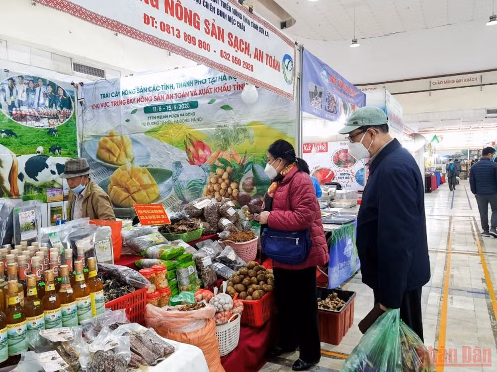 Nhiều đặc sản vùng miền phục vụ người dân Thủ đô dịp Tết Nhâm Dần -0