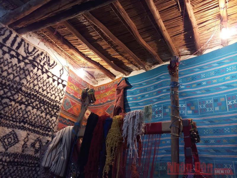 Thảm treo trong căn nhà một người Morocco Tản mạn những cung đường Morocco -0