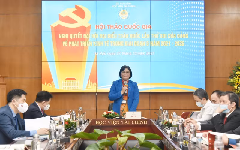 PGS, TS Trương Thị Thủy, Phó Giám đốc Học viện Tài chính phát biểu tại hội thảo.