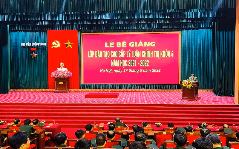 Quang cảnh lễ bế giảng.