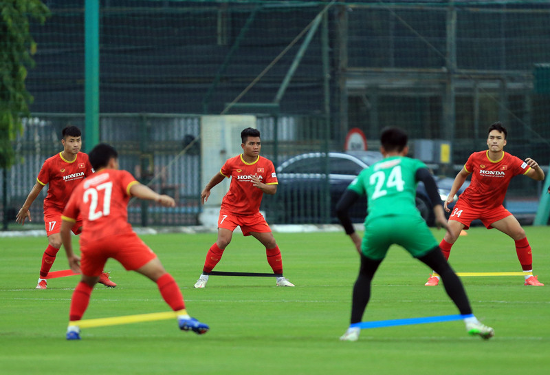 Thanh Minh (số 7) trên sân tập luyện cùng các đồng đội. (Ảnh: VFF) Các cầu thủ U22 Việt Nam nỗ lực để cạnh tranh suất tham dự Vòng loại U23 châu Á 2022 -0