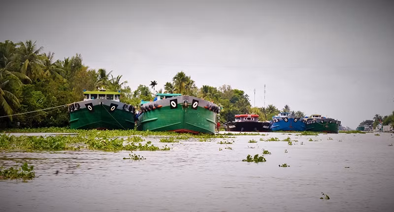 Sớm khắc phục sự cố xà-lan cát bị chìm trên kênh Xáng Xà No -0
