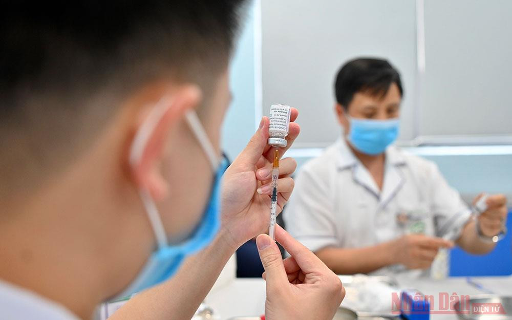 Đã có thêm 5.244 người được tiêm chủng vắc xin phòng Covid-19 trong ngày 6-6. Ảnh: DUY LINH