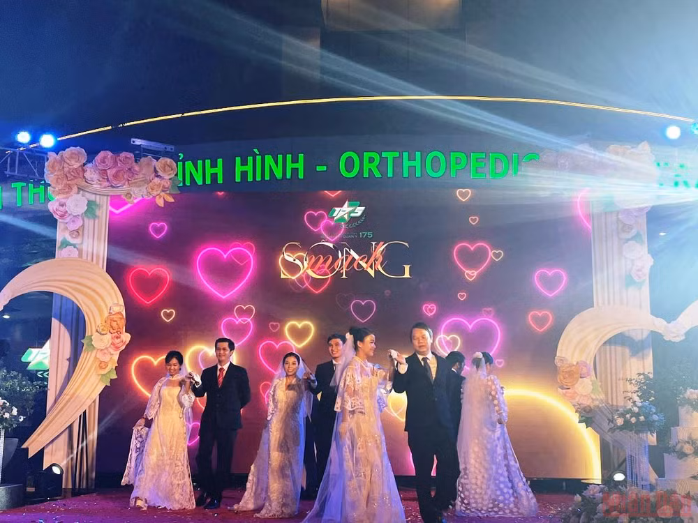 Bệnh viện Quân y 175 tổ chức lễ cưới cho 20 cặp đôi là cán bộ, nhân viên của bệnh viện -0