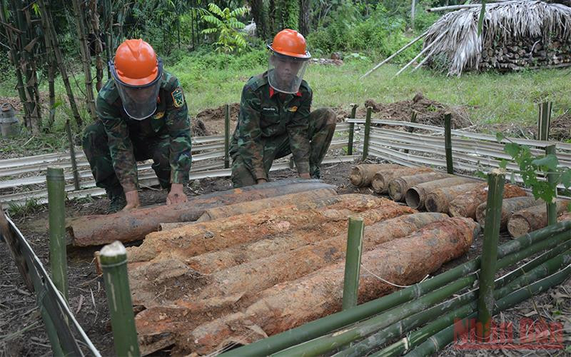 Số bom mìn được đưa đến nơi an toàn. Hà Giang rà phát hiện hơn 7 nghìn vật liệu nổ sót lại sau chiến tranh -0