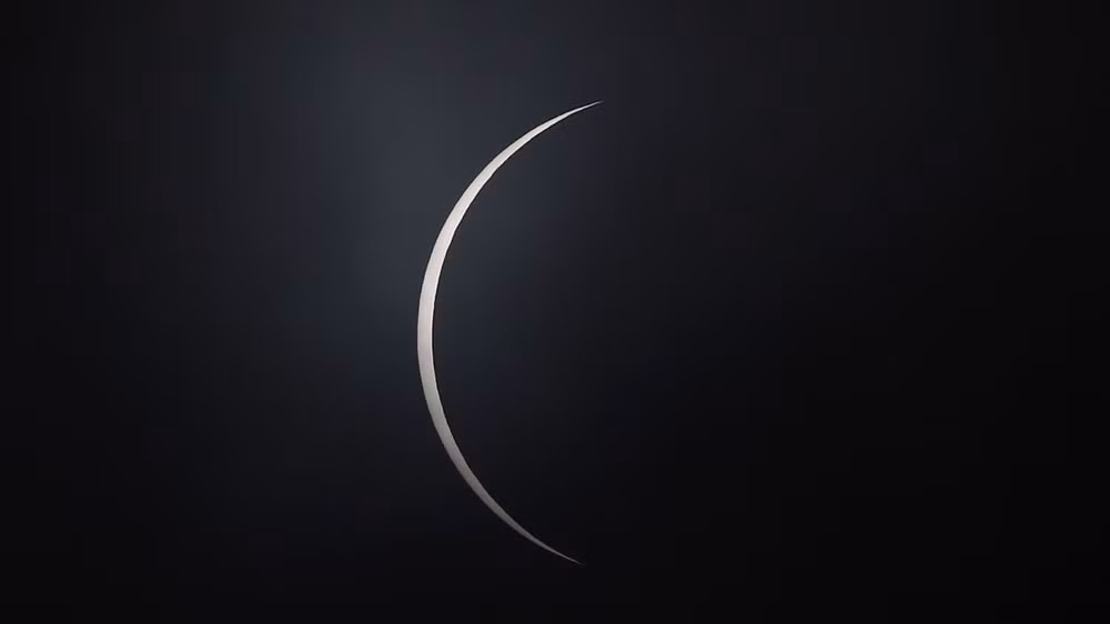 Những bức ảnh tuyệt đẹp về nhật thực toàn phần duy nhất trong năm -0