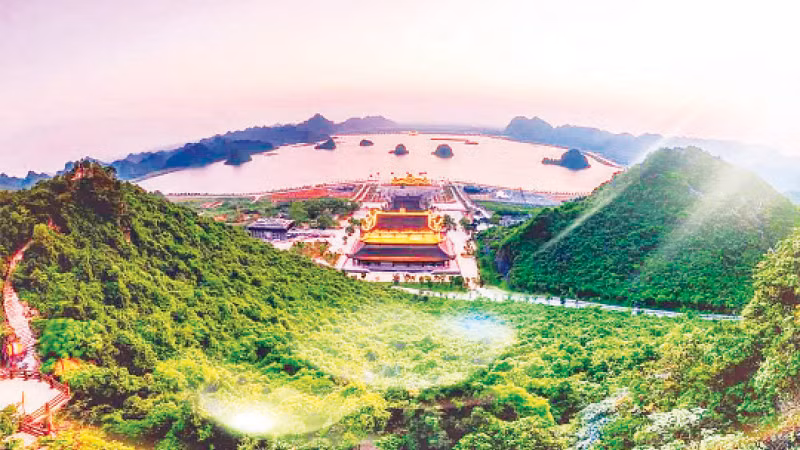 Tam Chúc buổi hoàng hôn.