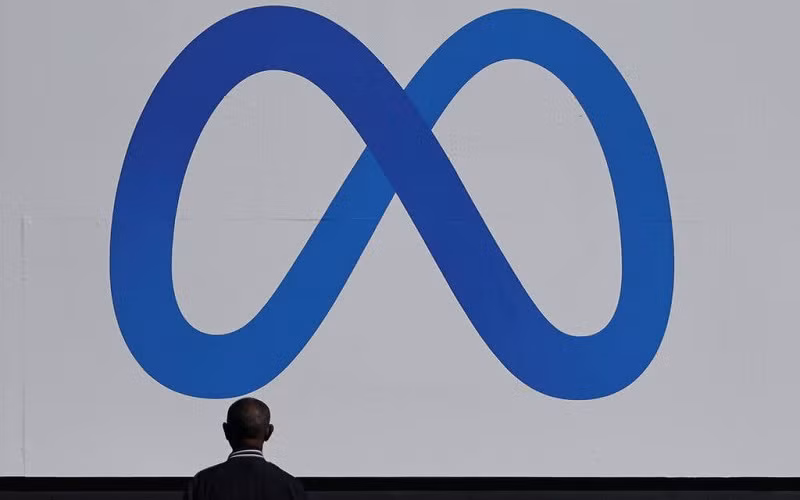 Mạng xã hội Facebook và các dịch vụ như Instagram, WhatsApp… giờ là một phần của công ty mẹ Meta (Ảnh: Reuters)