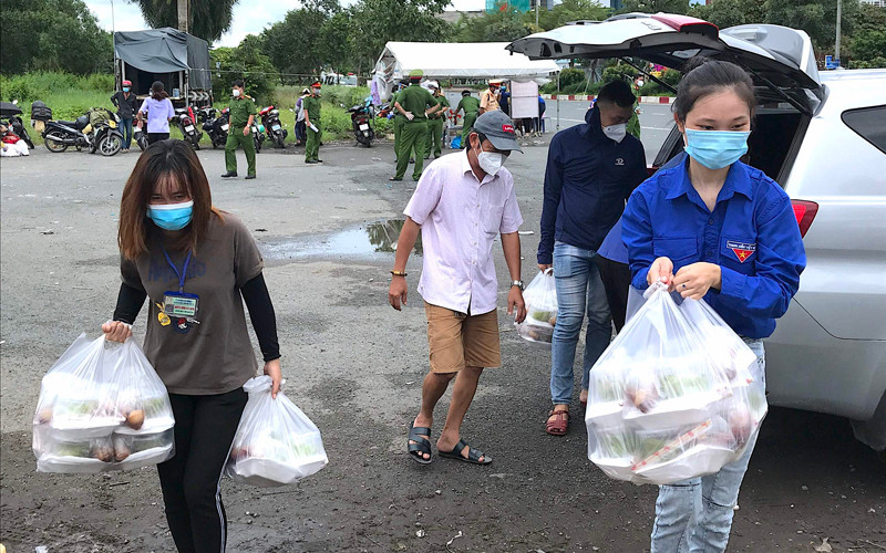 Hoạt động cứu trợ dòng người hồi hương được hưởng ứng rộng khắp trên địa bàn tỉnh Cà Mau. Cà Mau trưng dụng hơn 300 trường học làm khu cách ly -0