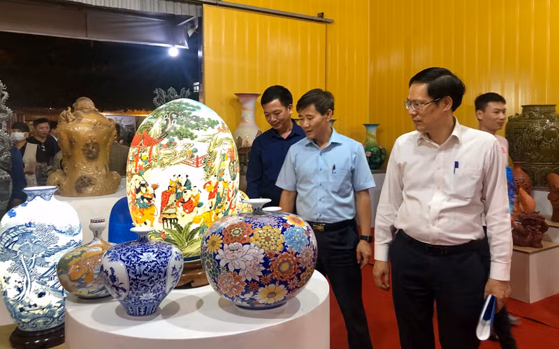 Hà Nội kết nối mạng lưới sản xuất tiêu dùng bền vững cho ngành gốm sứ -0