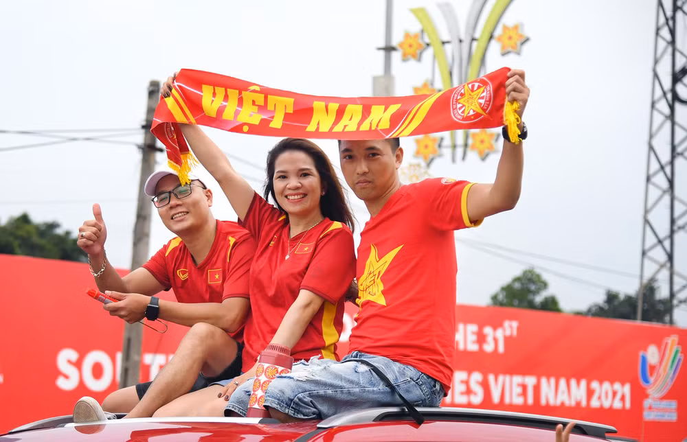 Hàng vạn cổ động viên 