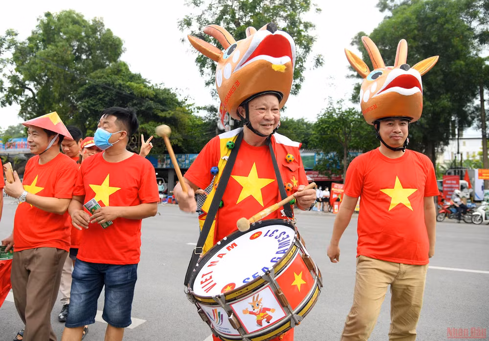 Hàng vạn cổ động viên 