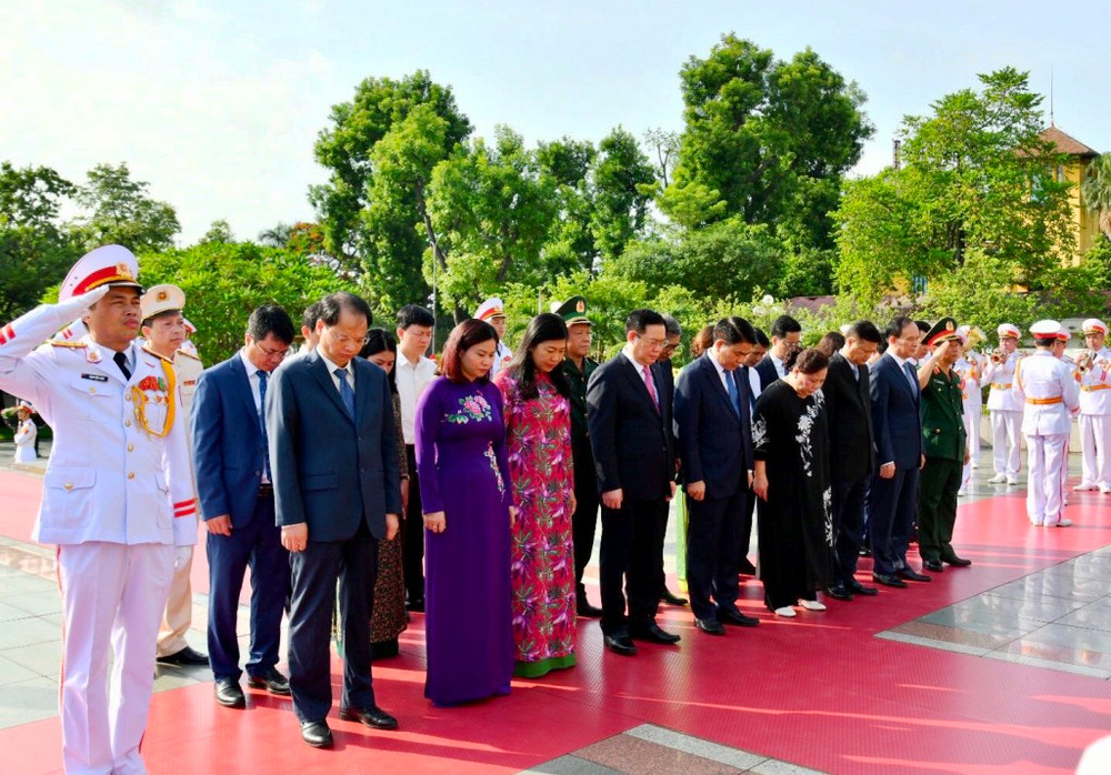 Đoàn đại biểu Thành ủy, HĐND, UBND, Ủy ban MTTQ Việt Nam TP Hà Nội tưởng niệm các Anh hùng liệt sĩ. Lãnh đạo Đảng, Nhà nước tưởng niệm các Anh hùng liệt sĩ -0