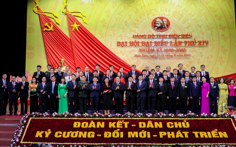 Ban Chấp hành Đảng bộ tỉnh khóa 14 ra mắt Đại hội. Đồng chí Nguyễn Văn Thắng được bầu giữ chức Bí thư Tỉnh ủy Điện Biên -0