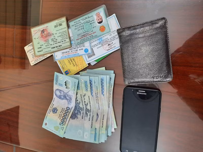 Bắt giữ đối tượng cướp tài sản, đâm trọng thương bảo vệ cửa hàng điện thoại -0