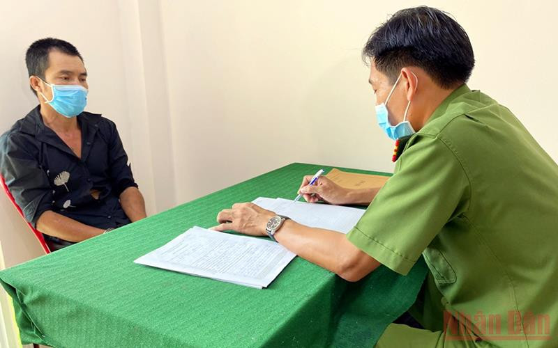 Đối tượng Đông tại cơ quan Công an. (Ảnh do cơ quan Công an cung cấp)