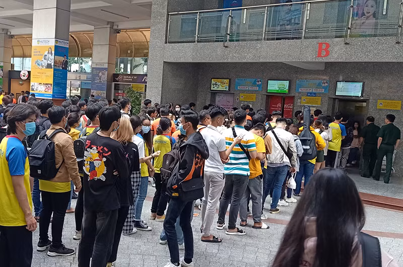 TP Hồ Chí Minh khuyến cáo người dân cần đeo khẩu trang khi ra đường hoặc tập trung nơi đông người.