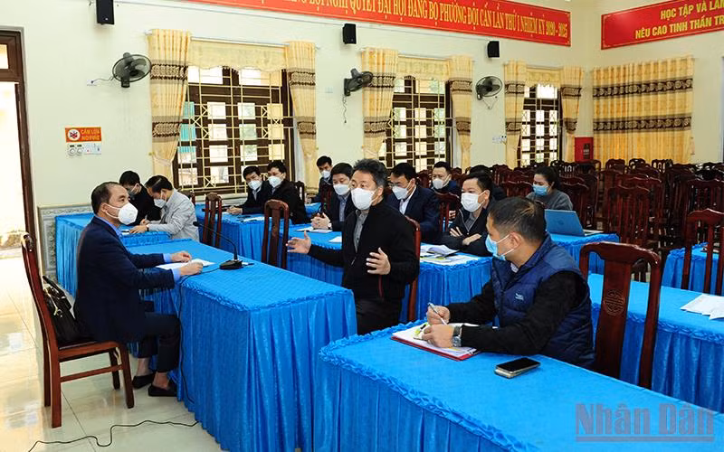 Bí thư Tỉnh ủy Tuyên Quang Chẩu Văn Lâm làm việc với lãnh đạo Công ty TNHH MSA YB về tình hình dịch bệnh Covid-19.