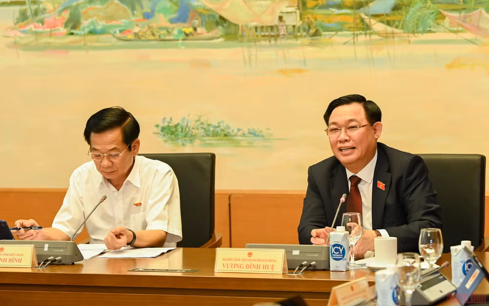 Chủ tịch Quốc hội Vương Đình Huệ phát biểu tại phiên thảo luận tổ chiều 24/5. (Ảnh: DUY LINH)