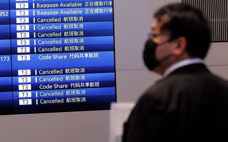 Bảng theo dõi chuyến bay tại sân bay Haneda, Nhật Bản, ngày 29/11. (Ảnh: Reuters)