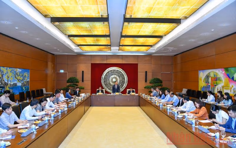 Chủ tịch Quốc hội Vương Đình Huệ làm việc với Thường trực Ủy ban Đối ngoại của Quốc hội -0
