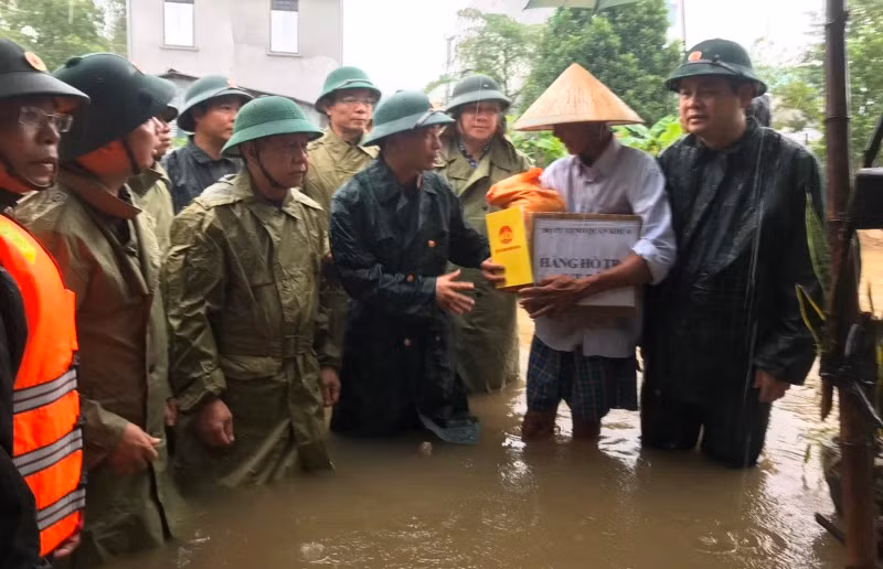 Quân khu 4 hỗ trợ Thừa Thiên Huế ứng phó, khắc phục hậu quả mưa lũ -0