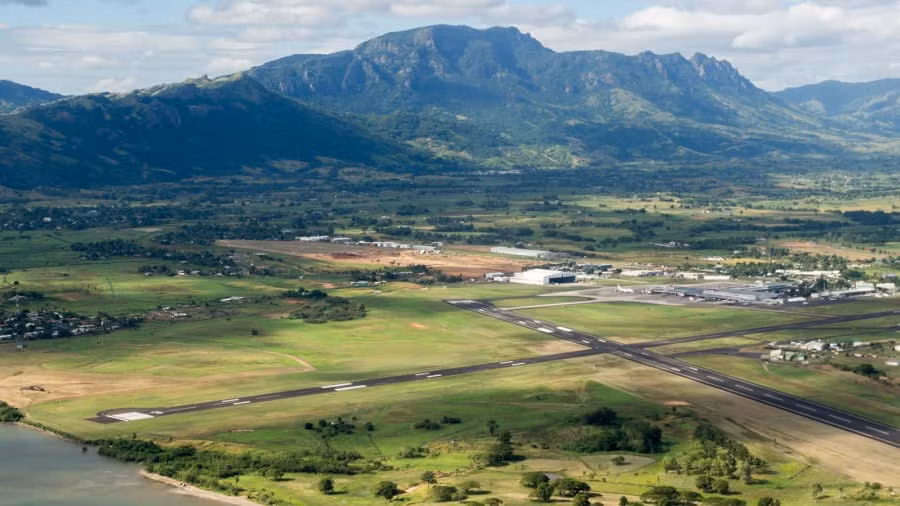 10 sân bay có phong cảnh đường băng đẹp nhất thế giới -0