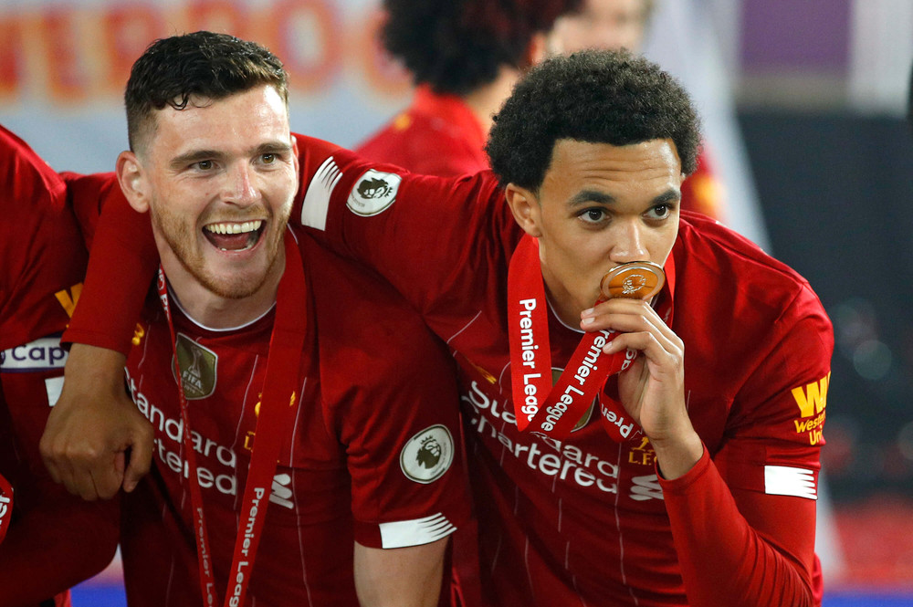 Cặp hậu vệ biên Andy Robertson (trái) và Trent Alexandre-Arnold. CF_anh5-1595477849981.jpeg