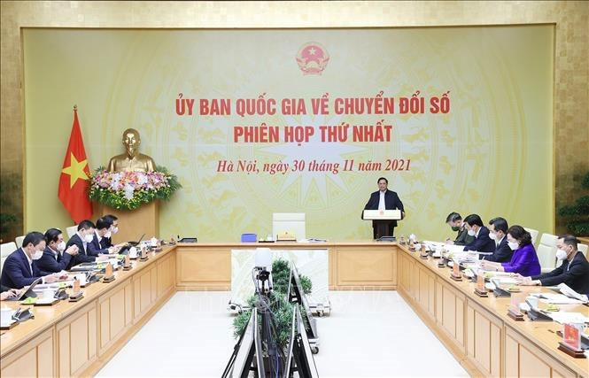 Phiên họp thứ nhất của Ủy ban Quốc gia về chuyển đổi số. (Ảnh: TTXVN)