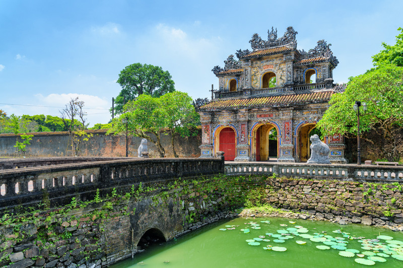 Huế là nơi lưu giữ kho tàng lịch sử giá trị, bao gồm các lăng tẩm, hoàng thành và các ngôi đền, chùa tinh xảo. (Ảnh: ST) 5 điểm đến lý tưởng cho kỳ nghỉ dịp Giỗ Tổ Hùng Vương -0