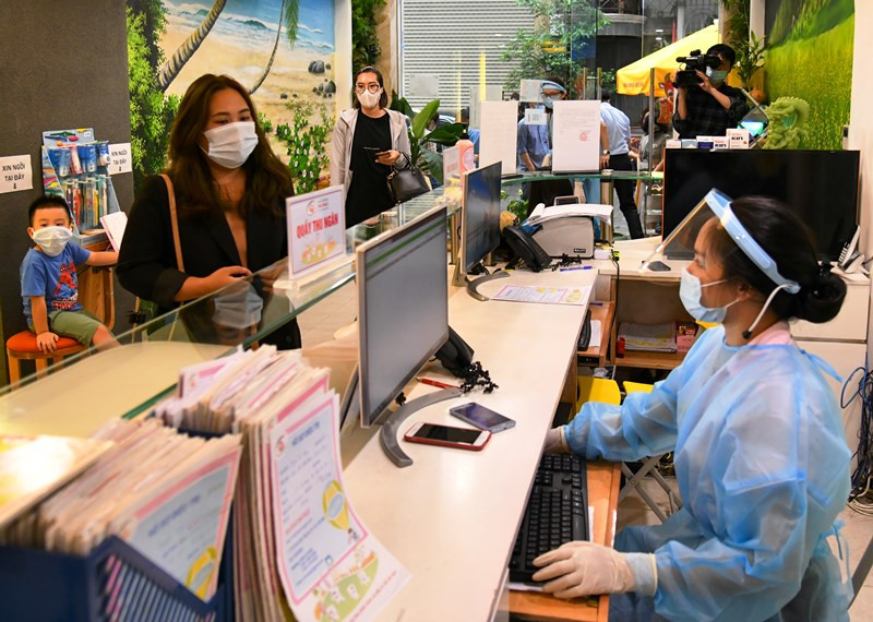 Công tác khám, chữa bệnh được phân loại, phân luồng, kiểm soát triệt để nhằm chống lây nhiễm trong phòng khám. Hà Nội tăng cường phòng, chống dịch tại các điểm kinh doanh -0