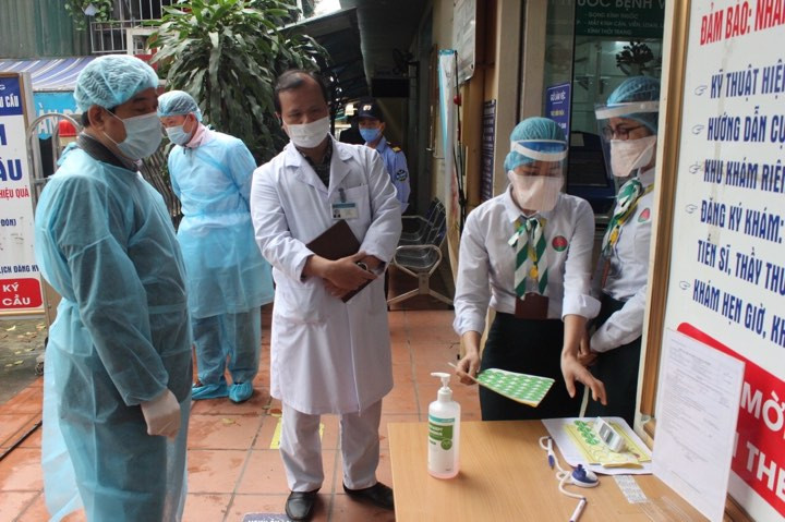 Kiểm soát chặt tại các cơ sở y tế. Nguy cơ lây nhiễm Covid-19 do người dân chủ quan, lơ là phòng dịch -0