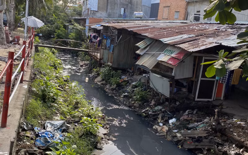 Kênh Hy Vọng, quận Tân Bình bị lấn chiếm, ô nhiễm nghiêm trọng cần cải tạo, chỉnh trang.