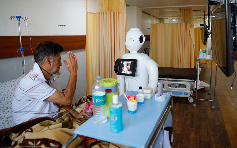 Robot Mitra được sử dụng để giúp bệnh nhân mắc Covid-19 có thể giao tiếp với người thân của họ.