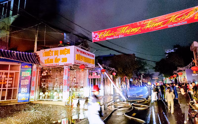Cháy tại cửa hàng thiết bị điện tại Hải Phòng -0