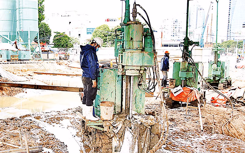 Khẩn trương thi công các hạng mục chính hầm chui Lê Văn Lương -0