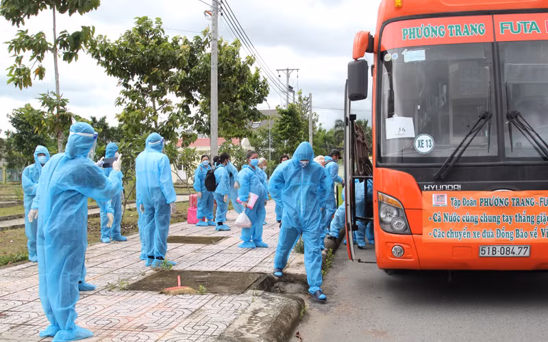 Vĩnh Long tổ chức đón công nhân từ TP Hồ Chí Minh về tỉnh Vĩnh Long đợt đầu tiên. (Ảnh: Bá Dũng)