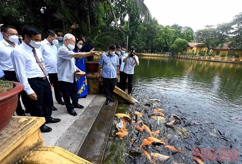 Tổng Bí thư Nguyễn Phú Trọng dâng hương tưởng niệm Chủ tịch Hồ Chí Minh -0