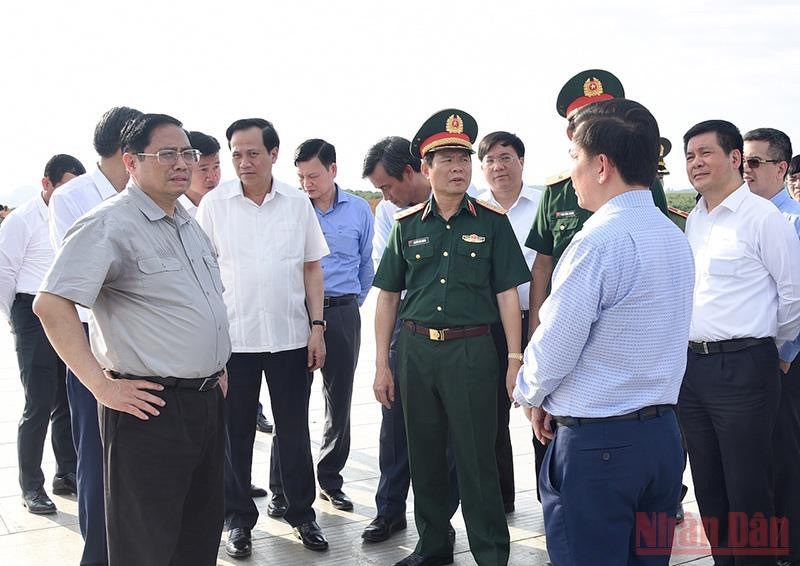 Thủ tướng Phạm Minh Chính khảo sát Cảng hàng không Nà Sản. Thủ tướng Phạm Minh Chính khảo sát một số dự án, công trình tại Sơn La -0