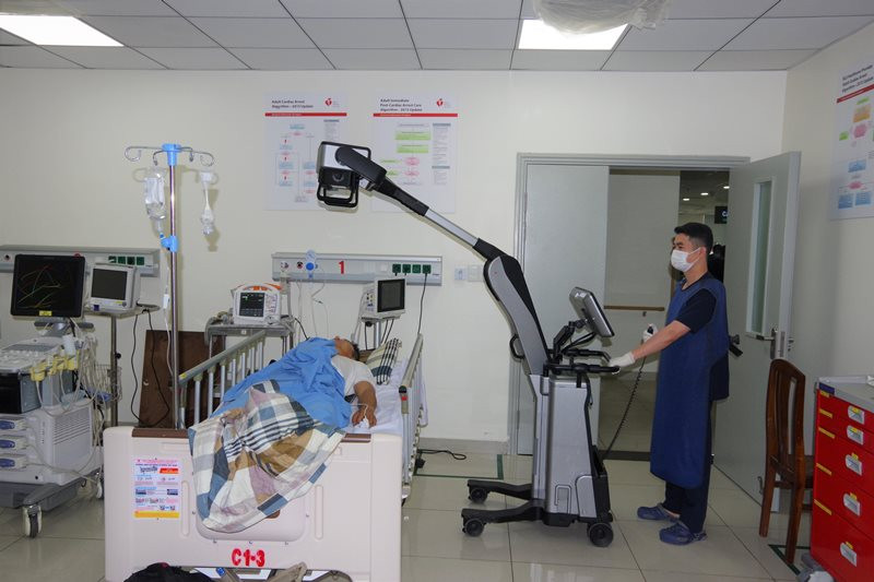 Bệnh nhân được cấp cứu tại Bệnh viện Quân y 175. (Ảnh Bệnh viện cung cấp) Cấp cứu ca bệnh nhồi máu cơ tim từ Trường Sa vào đất liền -0