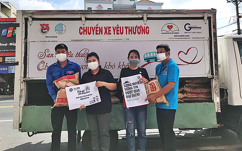 Bột mỳ của chương trình “Tiếp sức vùng dịch” đến TP Long Xuyên (tỉnh An Giang). Độc đáo những chiếc pizza hỗ trợ tuyến đầu chống dịch -0