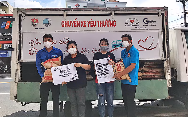 Độc đáo những chiếc pizza hỗ trợ tuyến đầu chống dịch -0