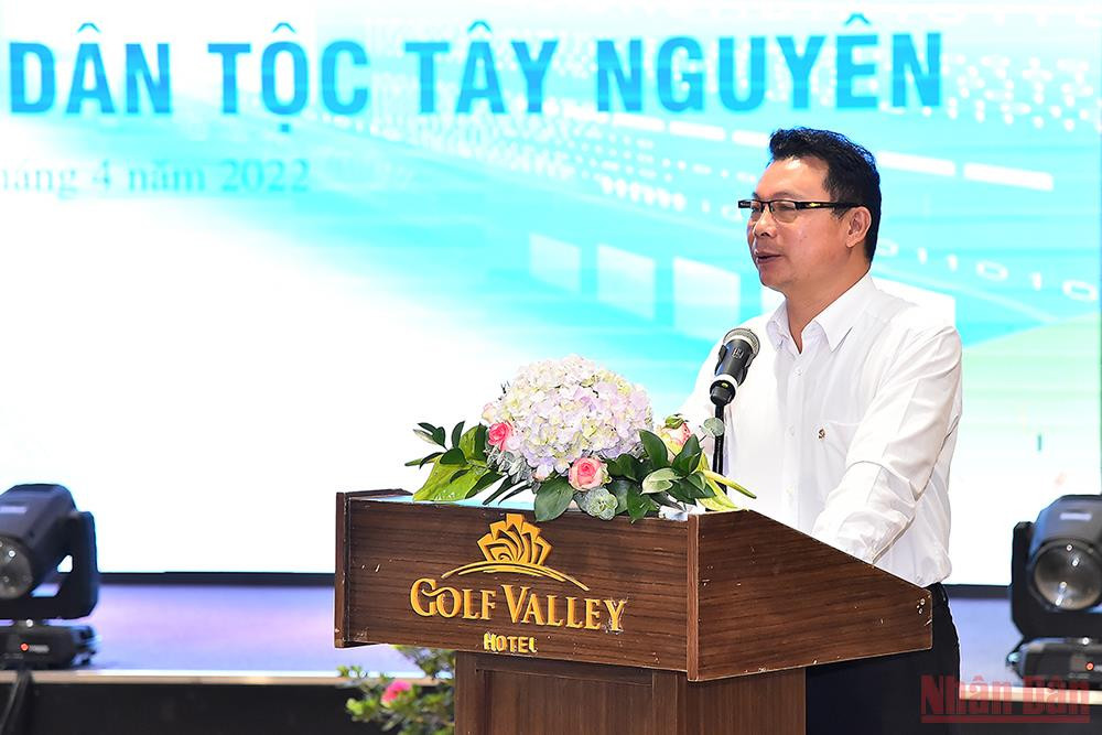 TS Nguyễn Duy Thụy, Viện trưởng Khoa học Xã hội vùng Tây Nguyên phát biểu tham luận. (Ảnh: THỦY NGUYÊN) Cần “cú huých” cho chuyển đổi số trong nông nghiệp ở Tây Nguyên -0
