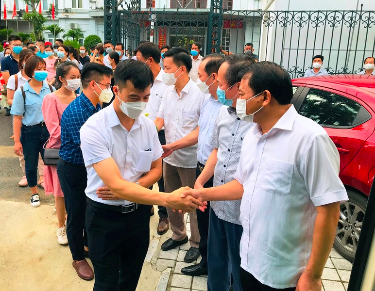 Lãnh đạo tỉnh Thanh Hóa và các ngành tiễn đoàn công tác. Thêm 59 cán bộ, nhân viên y tế Thanh Hóa vào TP Hồ Chí Minh chống dịch -0