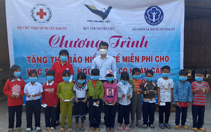 280 thẻ bảo hiểm y tế tặng đồng bào dân tộc thiểu số, người khó khăn ở Gia Lai