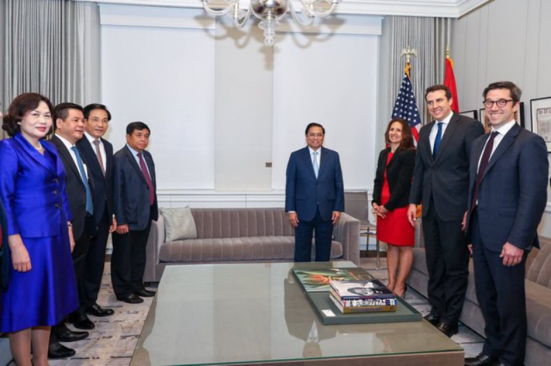 Thủ tướng gặp gỡ Ban lãnh đạo Sàn giao dịch chứng khoán New York. (Ảnh: chinhphu.vn) Mong muốn NYSE hỗ trợ, chia sẻ kinh nghiệm để thúc đẩy phát triển thị trường chứng khoán Việt Nam hiệu quả, bền vững -0