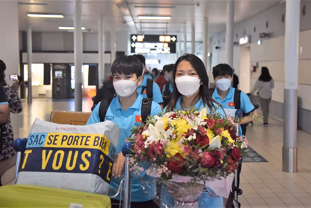 Giao lưu tại Pháp với Đội tuyển bóng đá nữ quốc gia -0