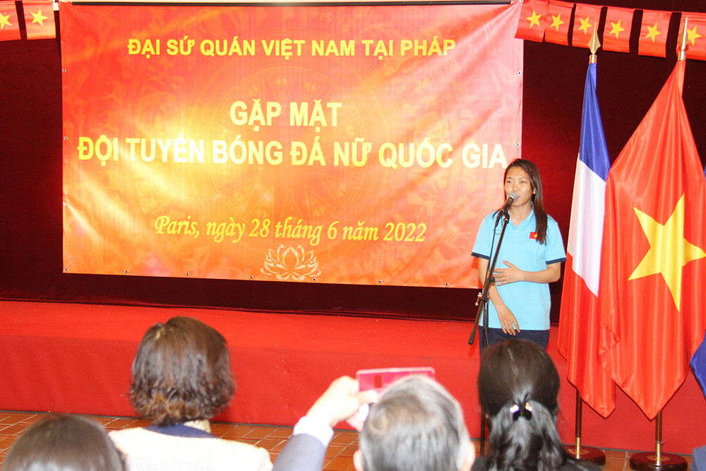 Đội trưởng Huỳnh Như cảm ơn sự chào đón nồng nhiệt của cộng đồng người Việt tại Pháp, khẳng định đội tuyển sẽ thi đấu hết mình trong trận giao hữu với đội tuyển Pháp. Giao lưu tại Pháp với Đội tuyển bóng đá nữ quốc gia -0
