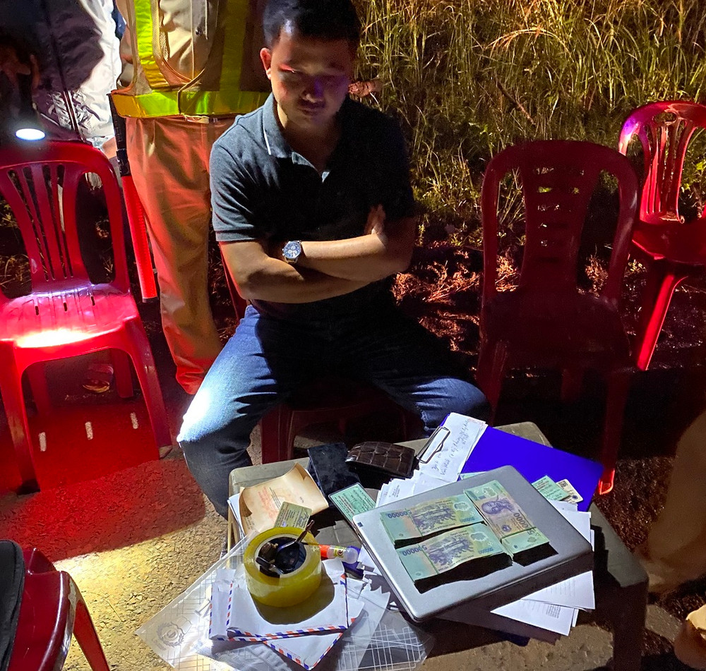 Đối tượng Nguyễn Thanh Hải bị bắt cùng tang vật. Khởi tố hai phóng viên cưỡng đoạt tiền của doanh nghiệp -0