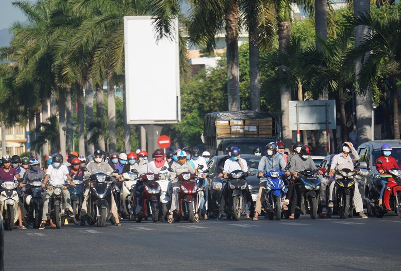 Từ ngày mai, người dân Đà Nẵng thực hiện giãn cách xã hội. Đà Nẵng thực hiện giãn cách xã hội từ 0 giờ ngày 28-7 -0